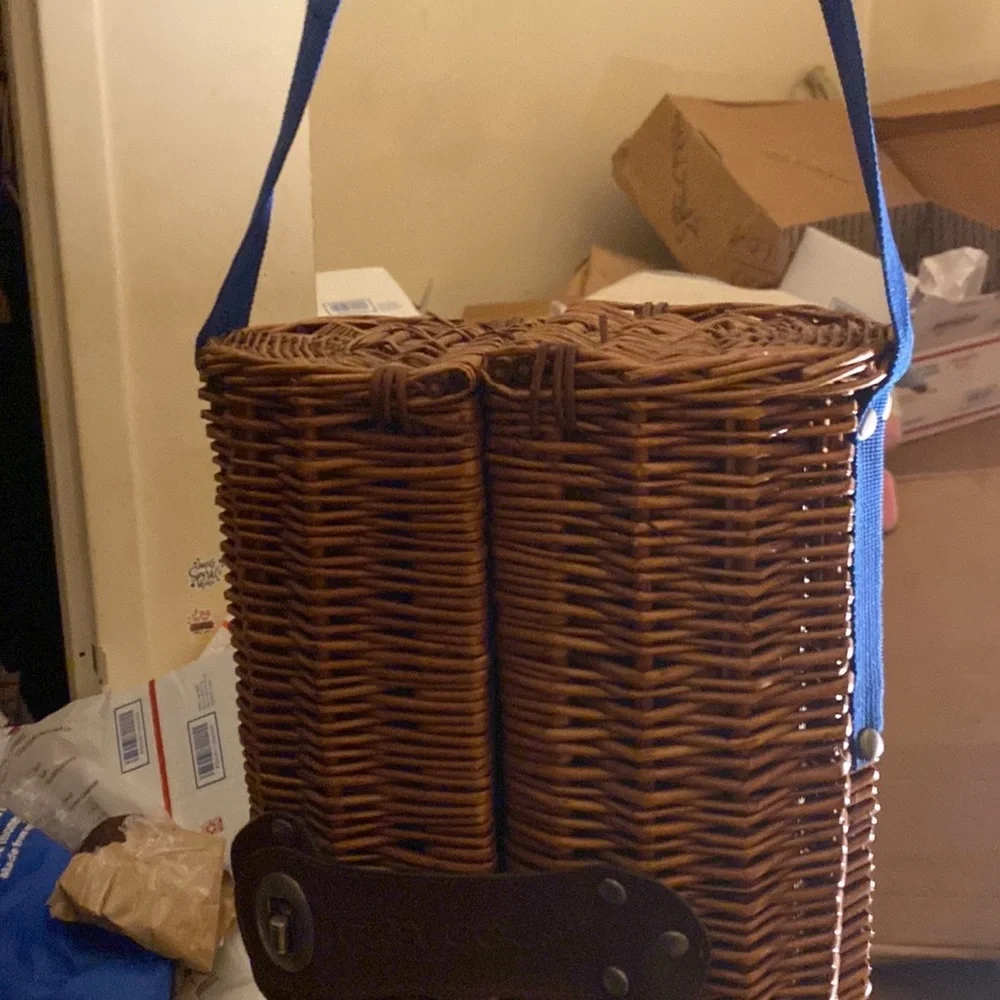 Grey Goose wine/bottle holder in leather & wicker. Great for romantic picnics! - Picture 3 of 8